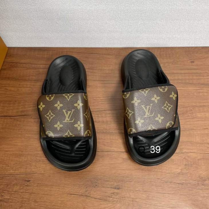 Picture of Louis Vuitton Slippers _SKULVsz39-45FF0903252